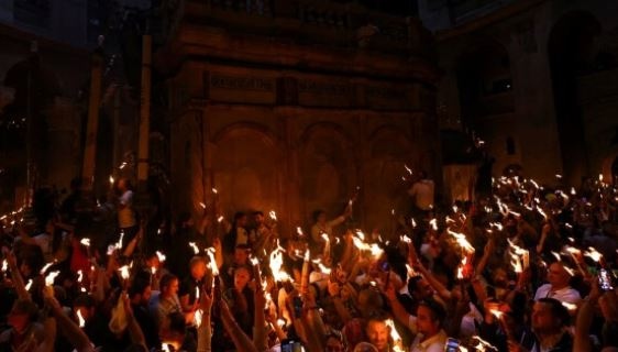 Благодатният огън слезе на гроба на Иисус в Йерусалим. Чудото